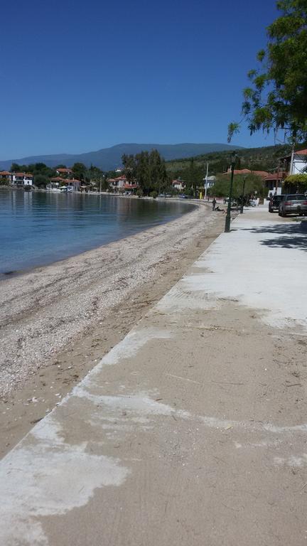Вилла Stelios Seaside House Лефокастро Экстерьер фото